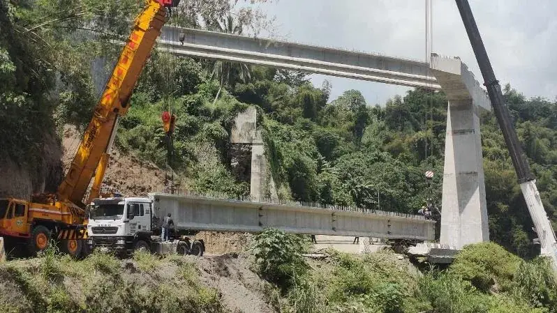 Girder erection project in Ibaan, Batangas